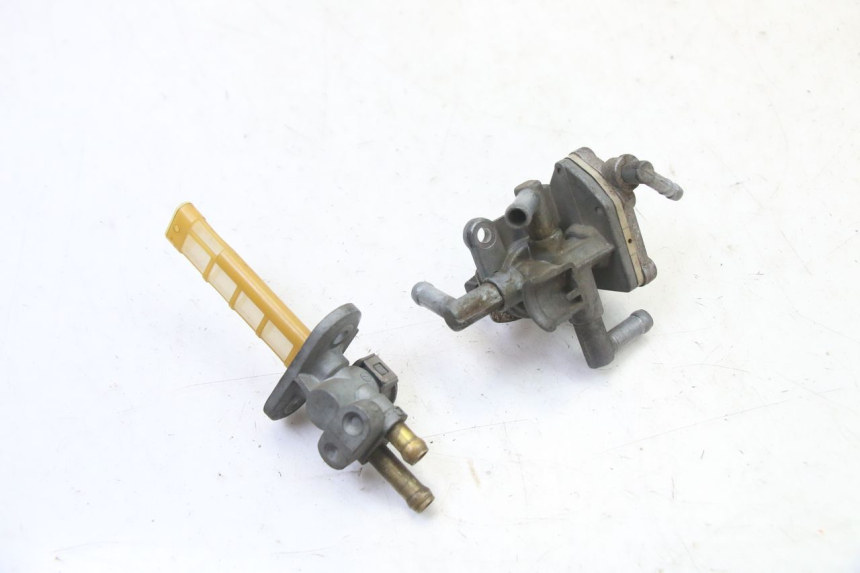 photo de ROBINET RESERVOIR SUZUKI GS GSE 500 (2001 - 2003)