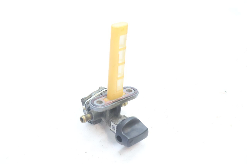 photo de ROBINET RESERVOIR SUZUKI GSX F GSXF 750 (1988 - 1998) - Détail de la pièce