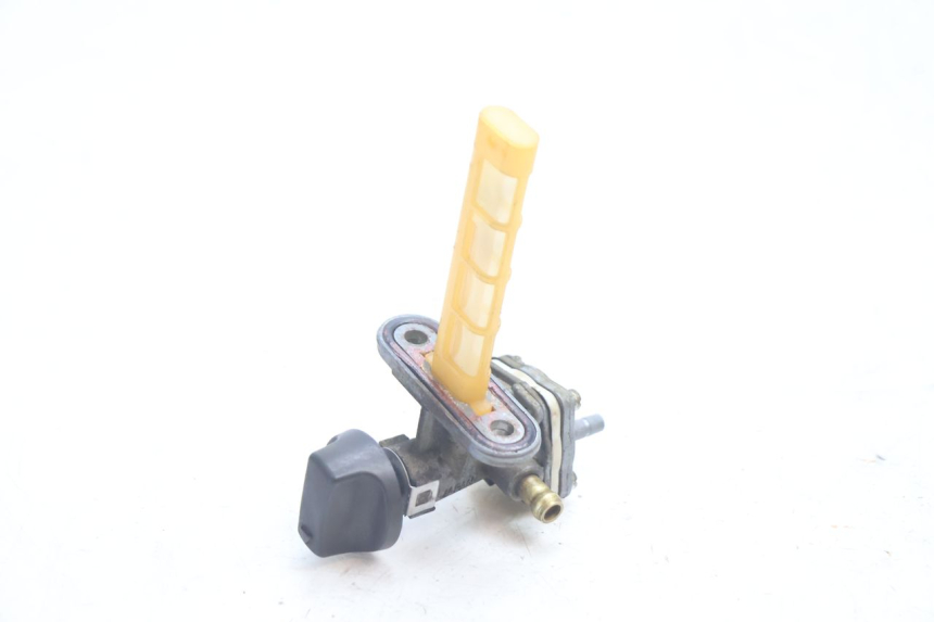 photo de ROBINET RESERVOIR SUZUKI GSX F GSXF 750 (1988 - 1998) - Zoom état d’usage