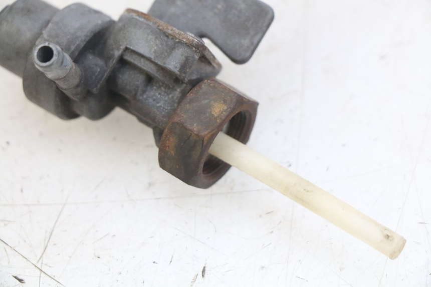photo de ROBINET RESERVOIR HONDA CM 125 (1983 - 2003)