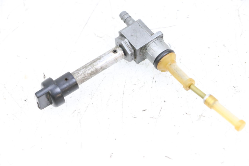 photo de ROBINET RESERVOIR PEUGEOT LUDIX 50 (2005 - 2007) - Gros plan technique