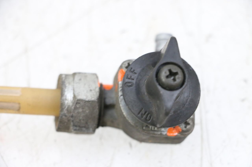 photo de ROBINET RESERVOIR HONDA NSR R 125 (1994 - 2003) - Zoom état d’usage