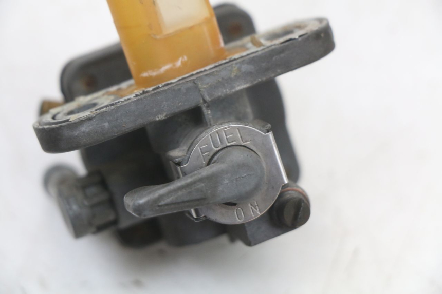 photo de ROBINET RESERVOIR SUZUKI GSX E 250 (1982 - 1983)