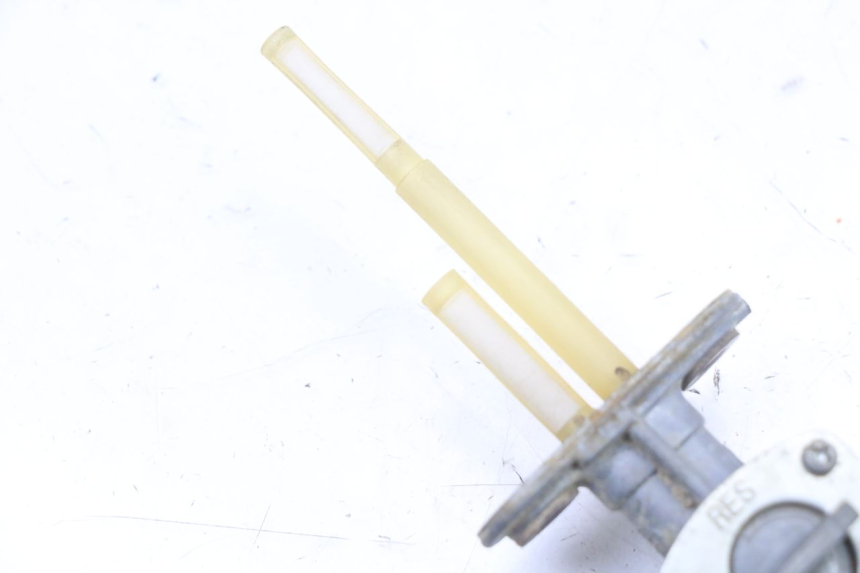 photo de ROBINET RESERVOIR YAMAHA TTR 125 (2000 - 2020) - Autre angle de vue