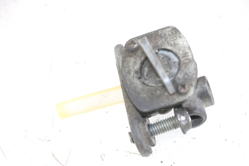 photo de ROBINET RESERVOIR YAMAHA FZS FAZER 600 (2001 - 2003)