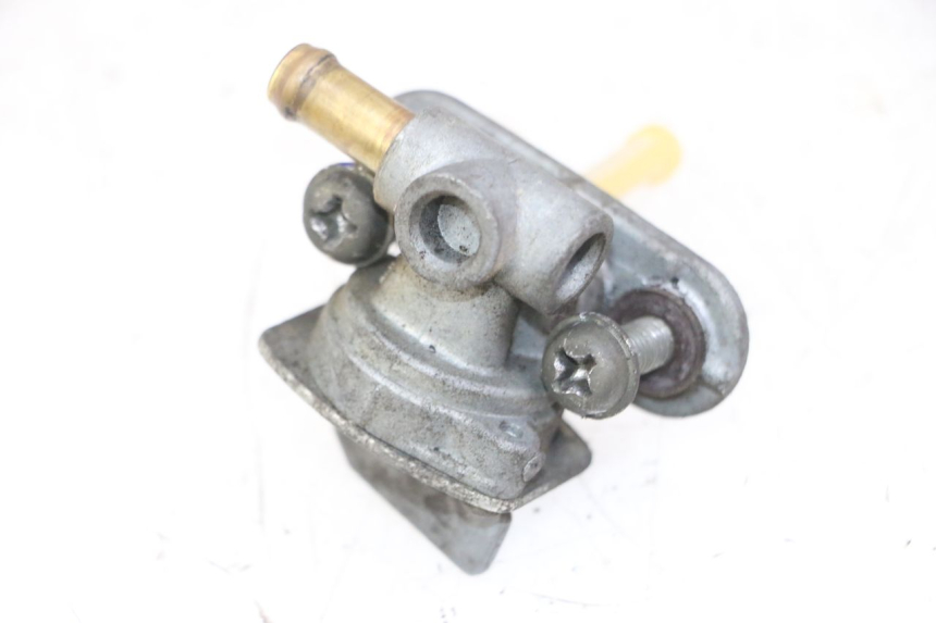 photo de ROBINET RESERVOIR YAMAHA FZS FAZER 600 (2001 - 2003)