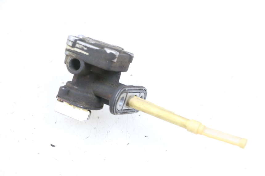 photo de ROBINET RESERVOIR KAWASAKI ZR 7 750 (1999 - 2001) - Zoom état d’usage