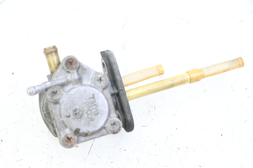 photo de ROBINET RESERVOIR KAWASAKI ZR7 ZR-7 S 750 (1999 - 2004) - Gros plan technique