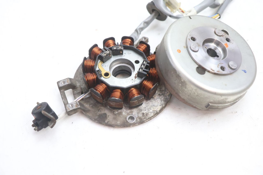 photo de ROTOR STATOR MBK BOOSTER SPIRIT 50 (2004 - 2017) - Autre angle de vue