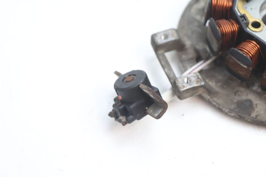 photo de ROTOR STATOR MBK BOOSTER SPIRIT 50 (2004 - 2017) - Gros plan technique