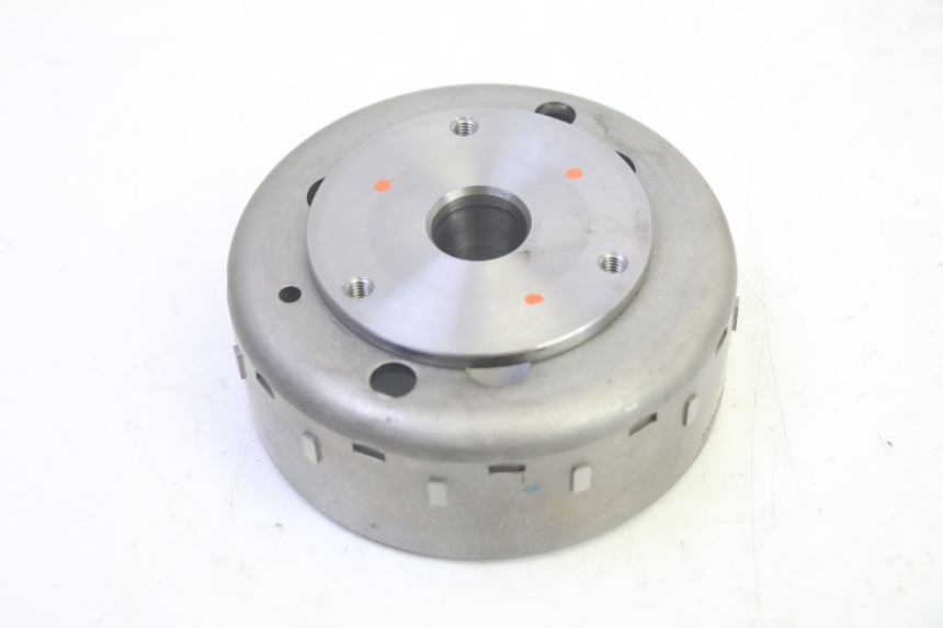 photo de ROTOR STATOR SUZUKI BURGMAN 125 (2007 - 2014) - Gros plan technique