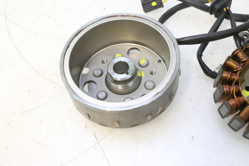 photo de ROTOR STATOR SUZUKI BURGMAN 125 (2007 - 2014) - Vue rapprochée