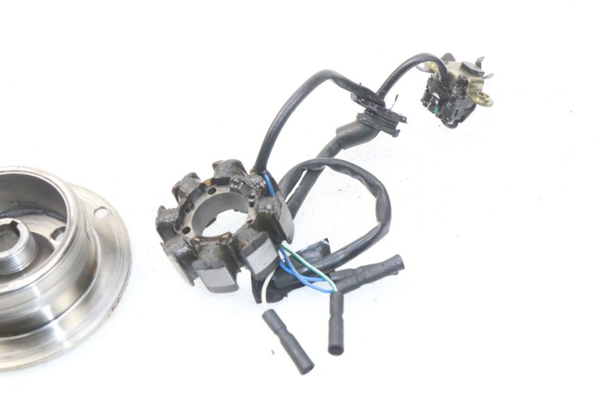 photo de ROTOR STATOR HONDA CRF CR-F 450 (2001 - 2005) - Gros plan technique