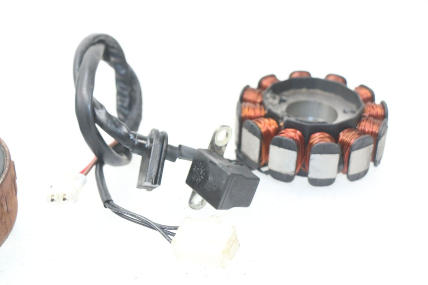 photo de ROTOR STATOR PEUGEOT KISBEE 2T 50 (2018 - 2022) - Gros plan technique