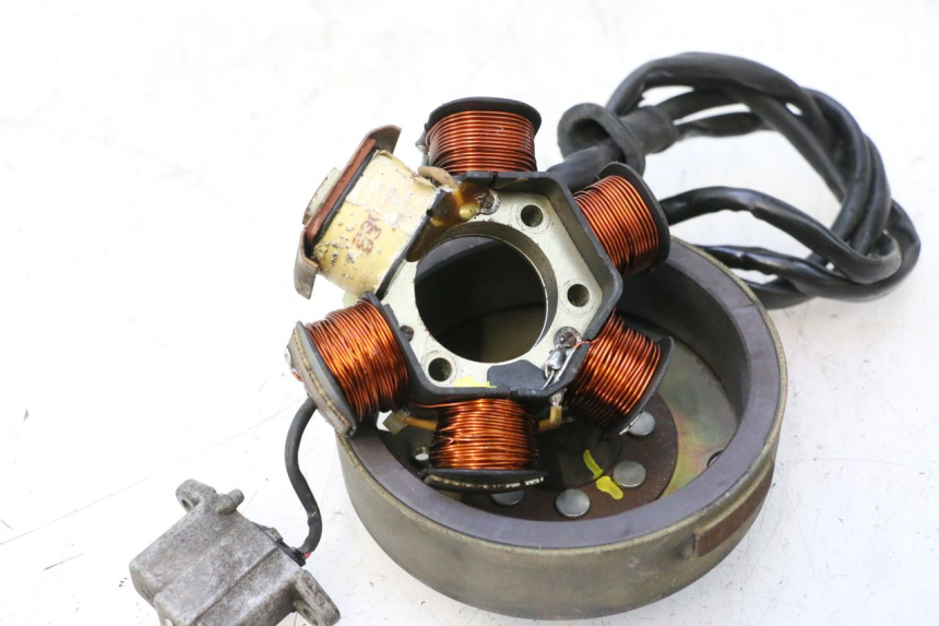 photo de ROTOR STATOR PIAGGIO LIBERTY 50 (1998 - 2003) - Gros plan technique