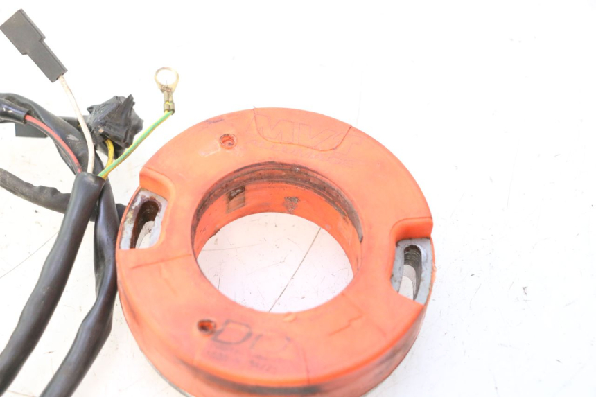 photo de ROTOR STATOR PEUGEOT LUDIX BLASTER 50 (2006 - 2014) - Points de fixation