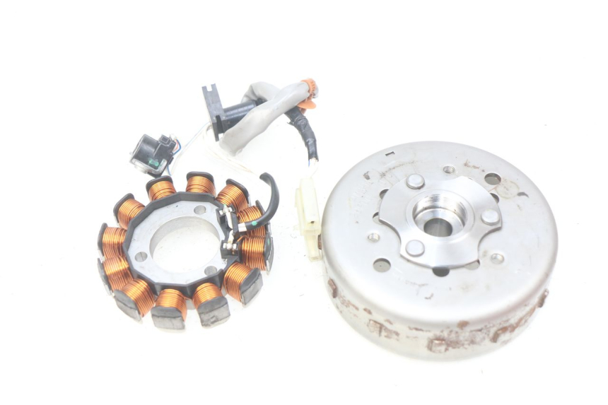 photo de ROTOR STATOR YAMAHA N-MAX NMAX 125 (2017 - 2020) - Gros plan technique
