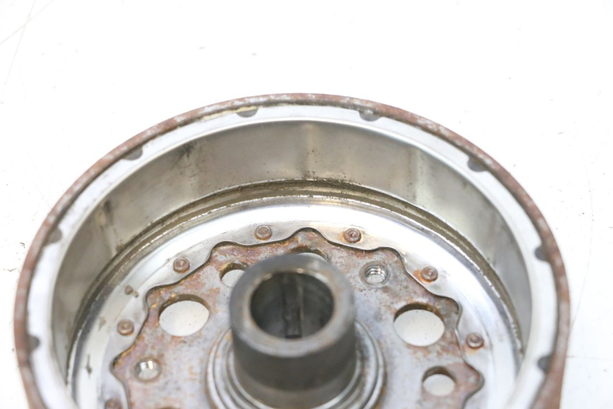 photo de ROTOR STATOR HONDA PCX (JF57/JF64) 125 (2014 - 2018) - Gros plan technique