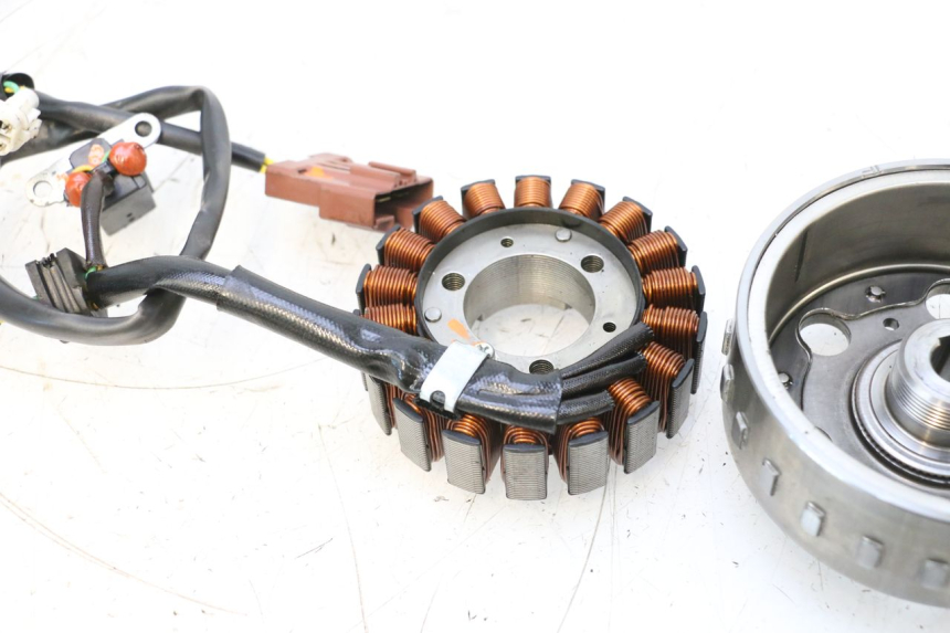 photo de ROTOR STATOR PEUGEOT SATELIS COMPRESSOR K15 125 (2006 - 2009) - Marquages et références