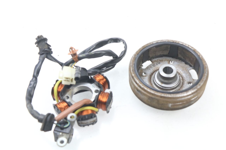 photo de ROTOR STATOR PEUGEOT TREKKER TKR 50 (2005 - 2014) - Autre angle de vue