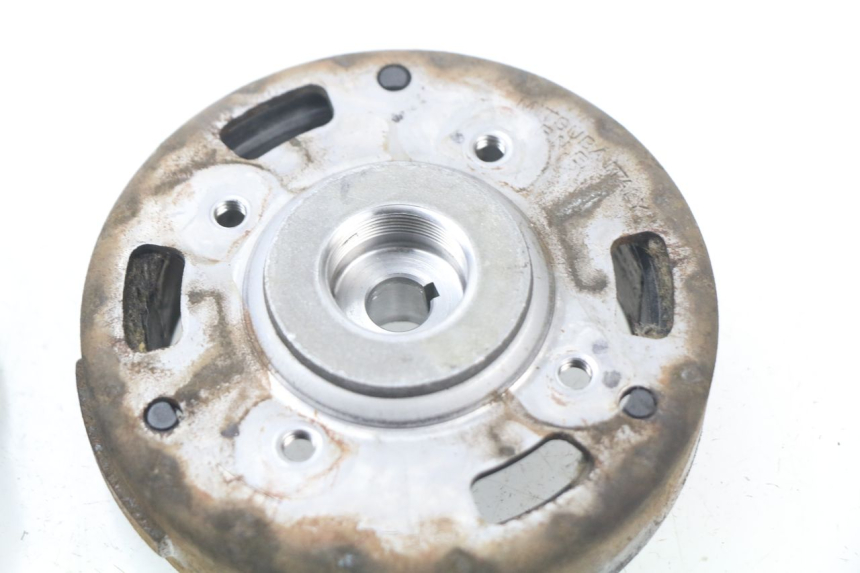 photo de ROTOR STATOR PEUGEOT TREKKER TKR 50 (2005 - 2014) - Marquages et références