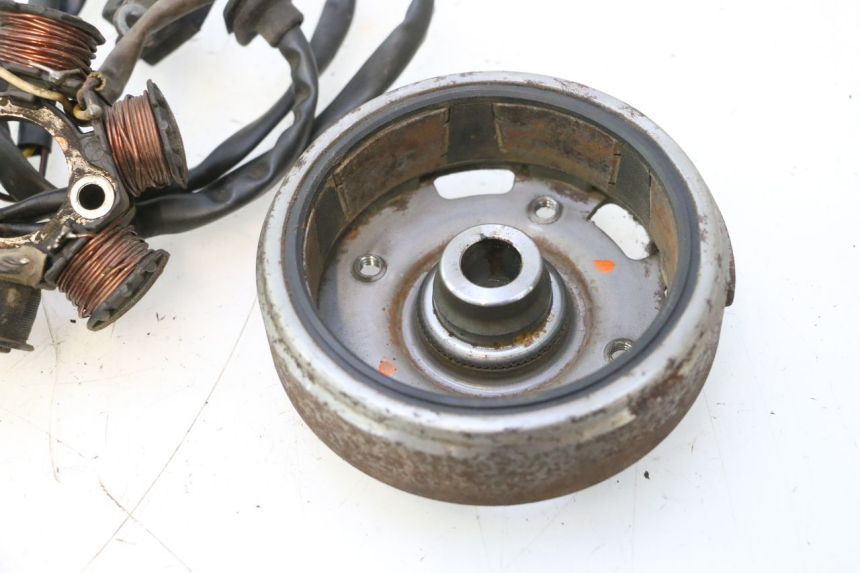 photo de ROTOR STATOR PEUGEOT TREKKER 50 (1995 - 2004) - Détails caractéristiques