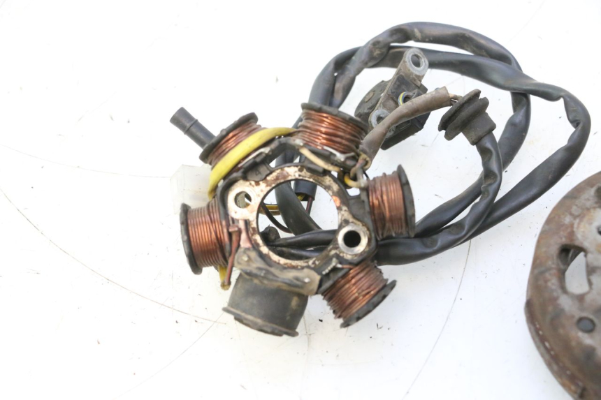 photo de ROTOR STATOR PEUGEOT TREKKER 50 (1995 - 2004) - Vue rapprochée