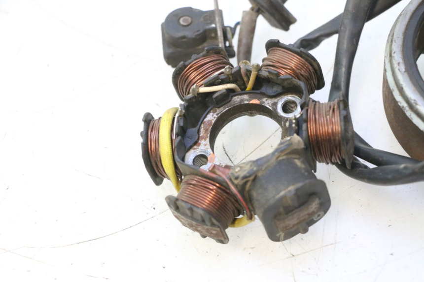 photo de ROTOR STATOR PEUGEOT TREKKER 50 (1995 - 2004) - Autre angle de vue