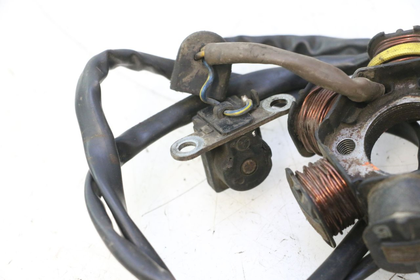 photo de ROTOR STATOR PEUGEOT TREKKER 50 (1995 - 2004) - Points de fixation