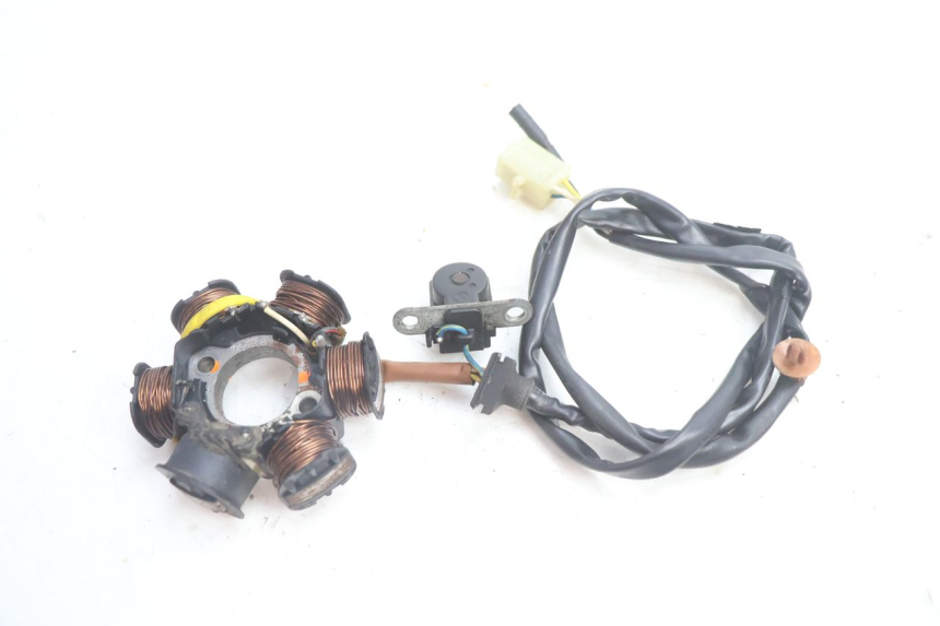 photo de ROTOR STATOR PEUGEOT TREKKER 50 (1995 - 2004) - Gros plan technique