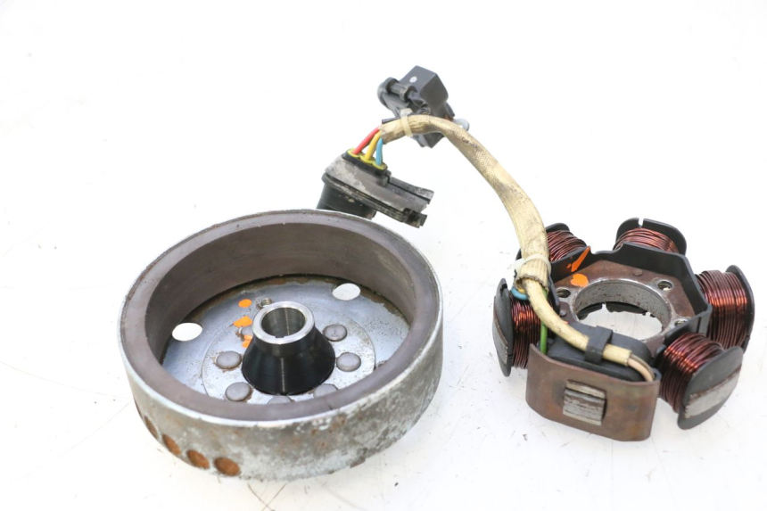 photo de ROTOR STATOR PIAGGIO TYPHOON 50 (2000 - 2009) - Points de fixation