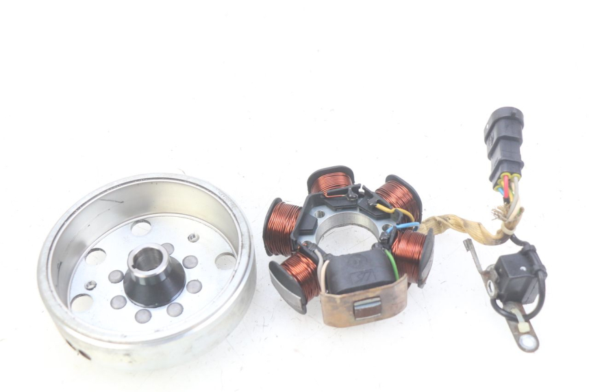 photo de ROTOR STATOR PIAGGIO VESPA LX 2T 50 (2005 - 2013) - Autre angle de vue