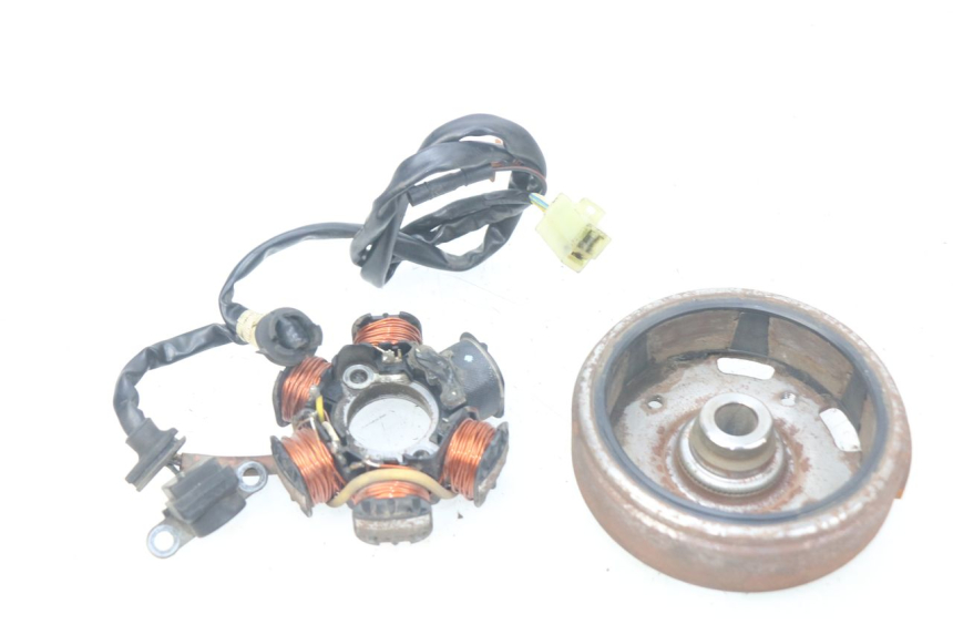 photo de ROTOR STATOR PEUGEOT VIVACITY 50 (1998 - 2003) - Gros plan technique