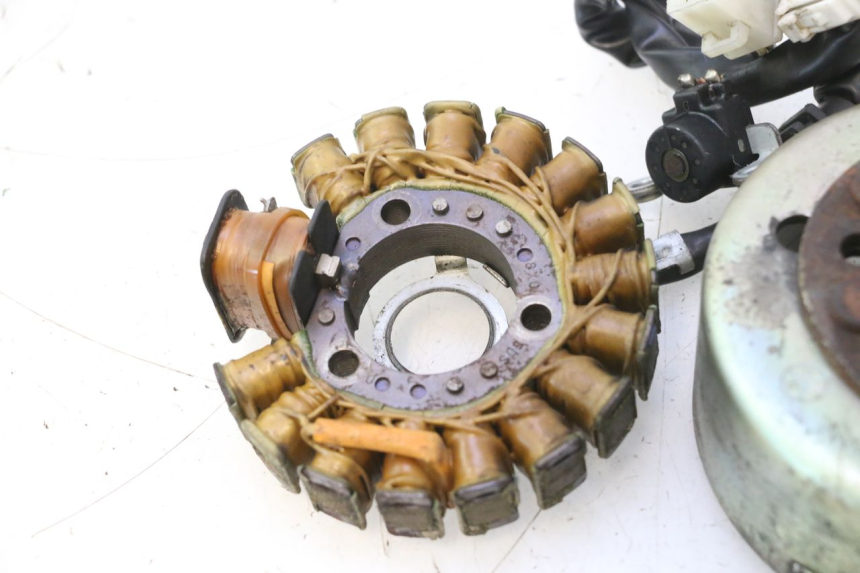 photo de ROTOR STATOR YAMAHA YP MAJESTY 125 (1998 - 2001) - Photo complémentaire