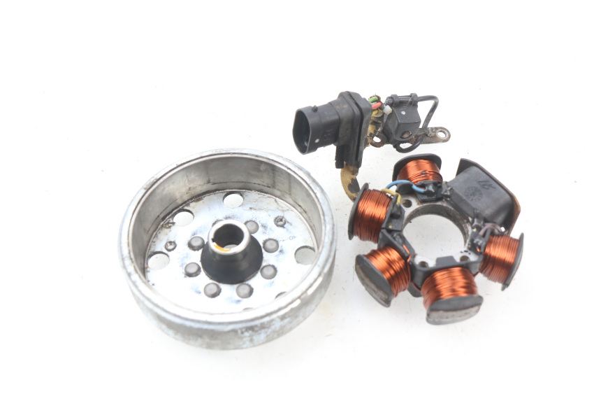 photo de ROTOR STATOR PIAGGIO ZIP 2T 50 (2009 - 2019) - Autre angle de vue