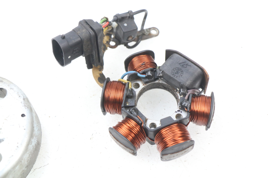 photo de ROTOR STATOR PIAGGIO ZIP 2T 50 (2009 - 2019) - Gros plan technique