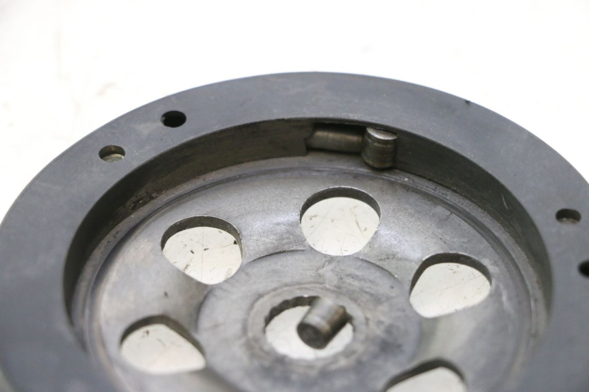 photo de ROUE LIBRE DEMARREUR MBK BOOSTER SPIRIT 50 (1999 - 2003) - Gros plan technique