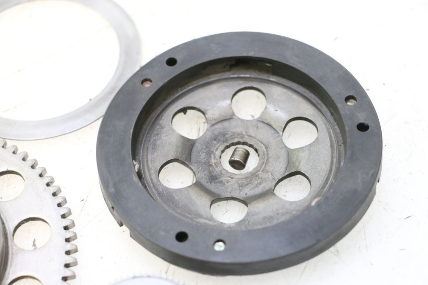 photo de ROUE LIBRE DEMARREUR MBK BOOSTER SPIRIT 50 (1999 - 2003) - Points de fixation