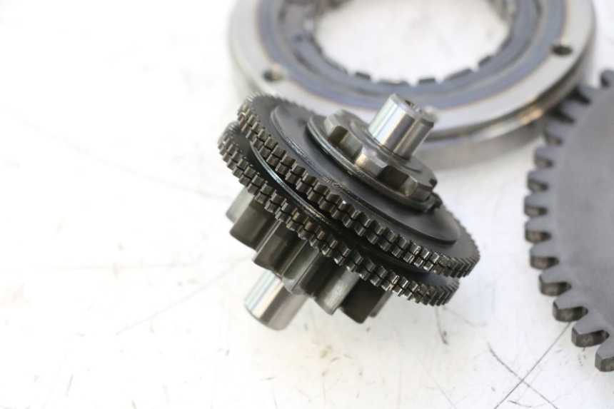 photo de ROUE LIBRE DEMARREUR GILERA GP 800 (2007 - 2013) - Autre angle de vue