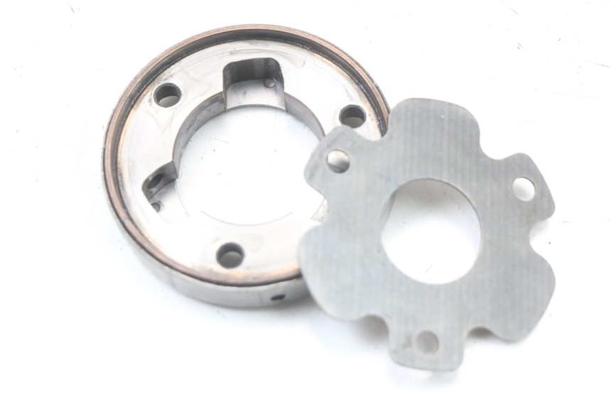 photo de ROUE LIBRE DEMARREUR HYOSUNG GV AQUILA 125 (2000 - 2009) - Gros plan technique