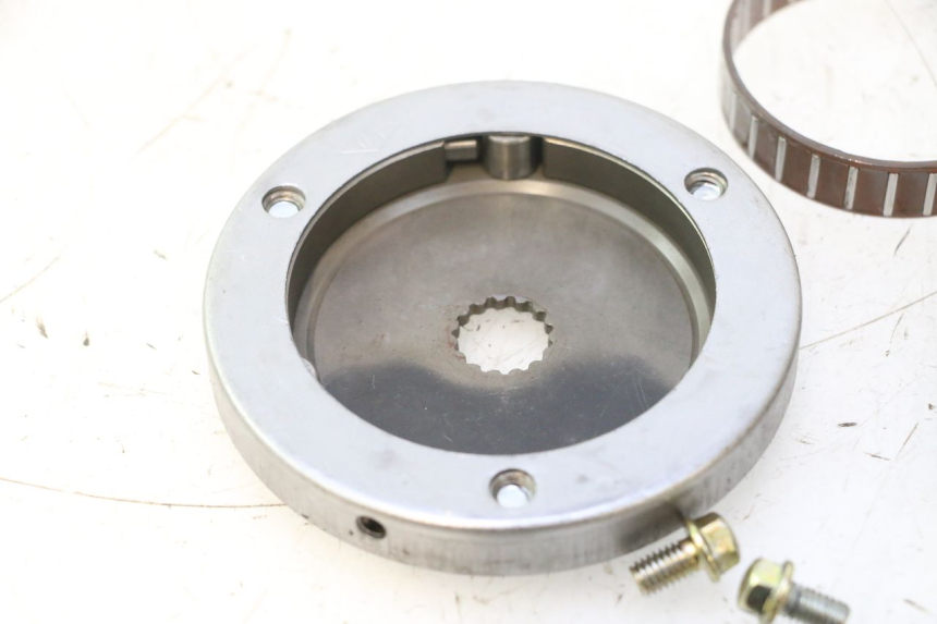 photo de ROUE LIBRE DEMARREUR KEEWAY HURRICANE 50 (2006 - 2019) - Points de fixation