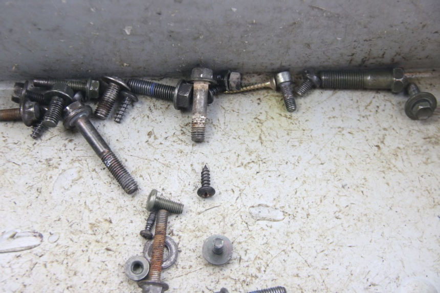 photo de SAC VISSERIE VIS MBK BOOSTER NEXT GENERATION 50 (2004 - 2007) - Autre angle de vue