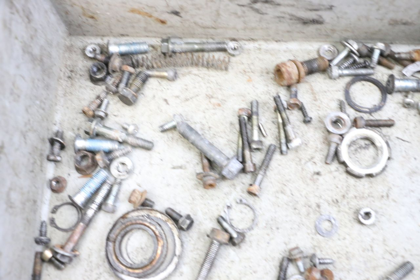 photo de SAC VISSERIE VIS MBK BOOSTER SPIRIT 50 (2004 - 2017) - Zoom état d’usage