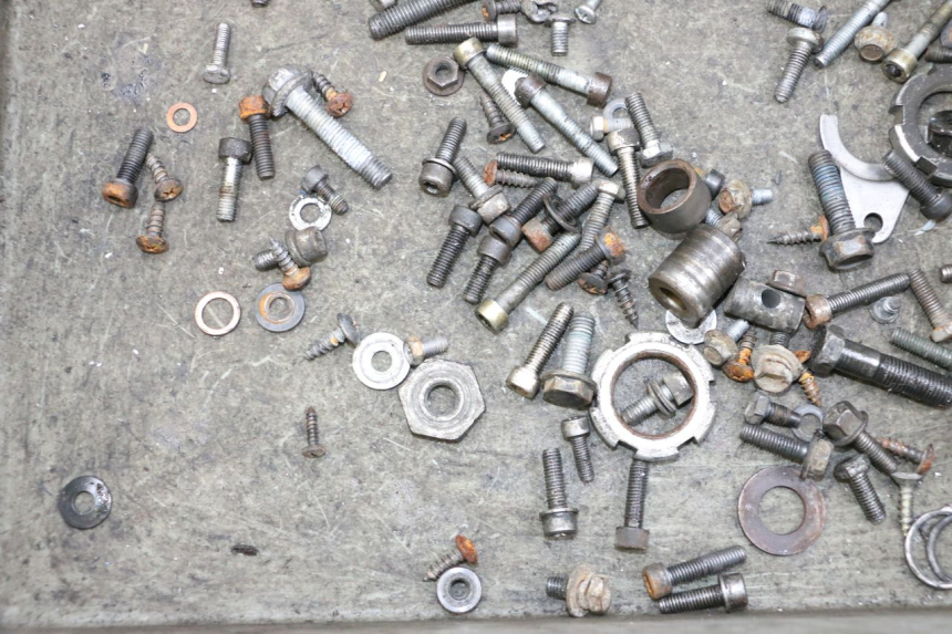 photo de SAC VISSERIE VIS MBK BOOSTER SPIRIT NAKED 50 (2004 - 2017) - Autre angle de vue