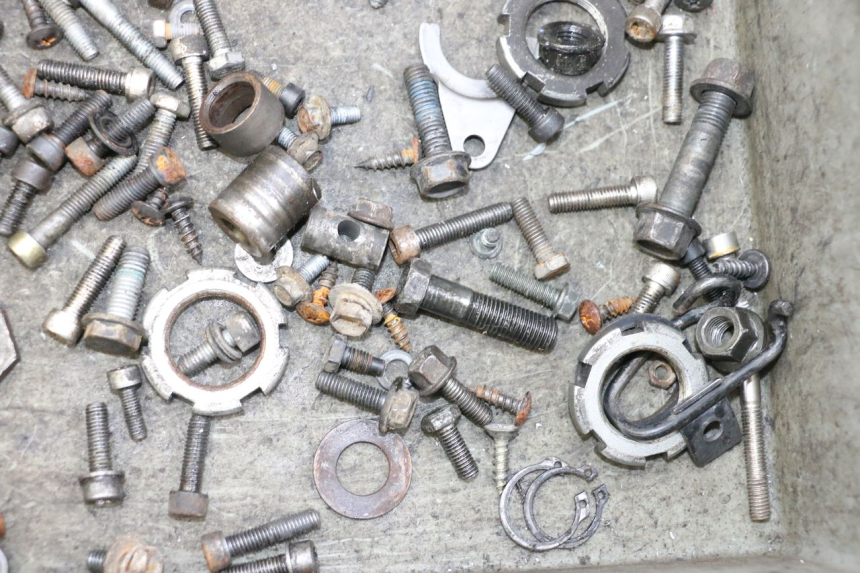 photo de SAC VISSERIE VIS MBK BOOSTER SPIRIT NAKED 50 (2004 - 2017) - Gros plan technique