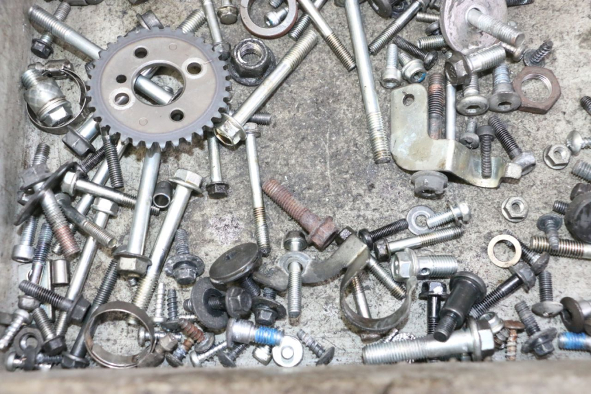 photo de SAC VISSERIE VIS SUZUKI BURGMAN 125 (2007 - 2014)