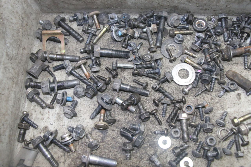 photo de SAC VISSERIE VIS YAMAHA CYGNUS X INJECTION 125 (2007 - 2013)