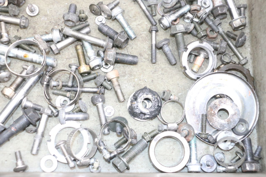 photo de SAC VISSERIE VIS SUZUKI DL V STROM 1000 (2002 - 2007) - Gros plan technique