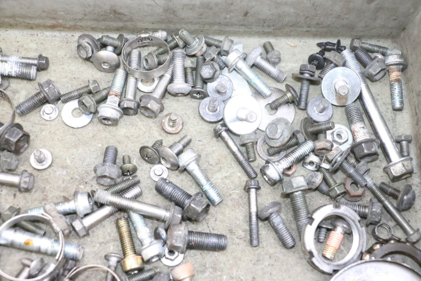 photo de SAC VISSERIE VIS SUZUKI DL V STROM 1000 (2002 - 2007) - Vue d’ensemble