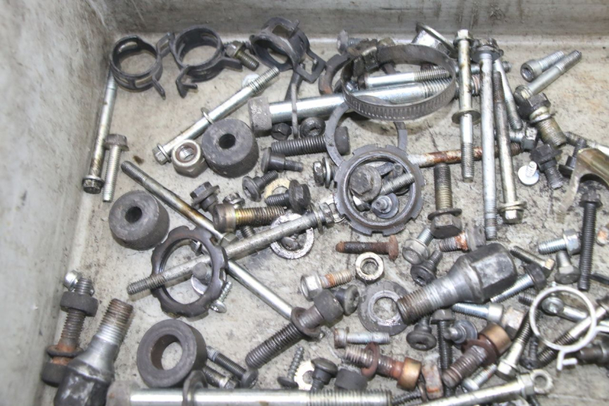 photo de SAC VISSERIE VIS PEUGEOT ELYSEO 125 (1999 - 2004)